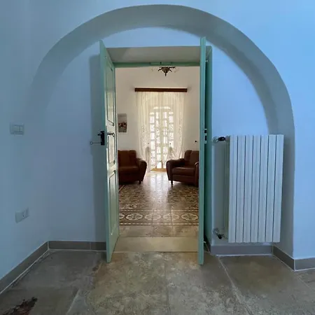 Trulli Lupoli In Valle D Itria チステルニーノ