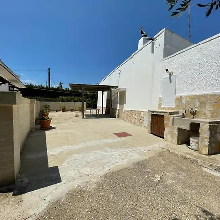 Trulli Lupoli In Valle D Itria